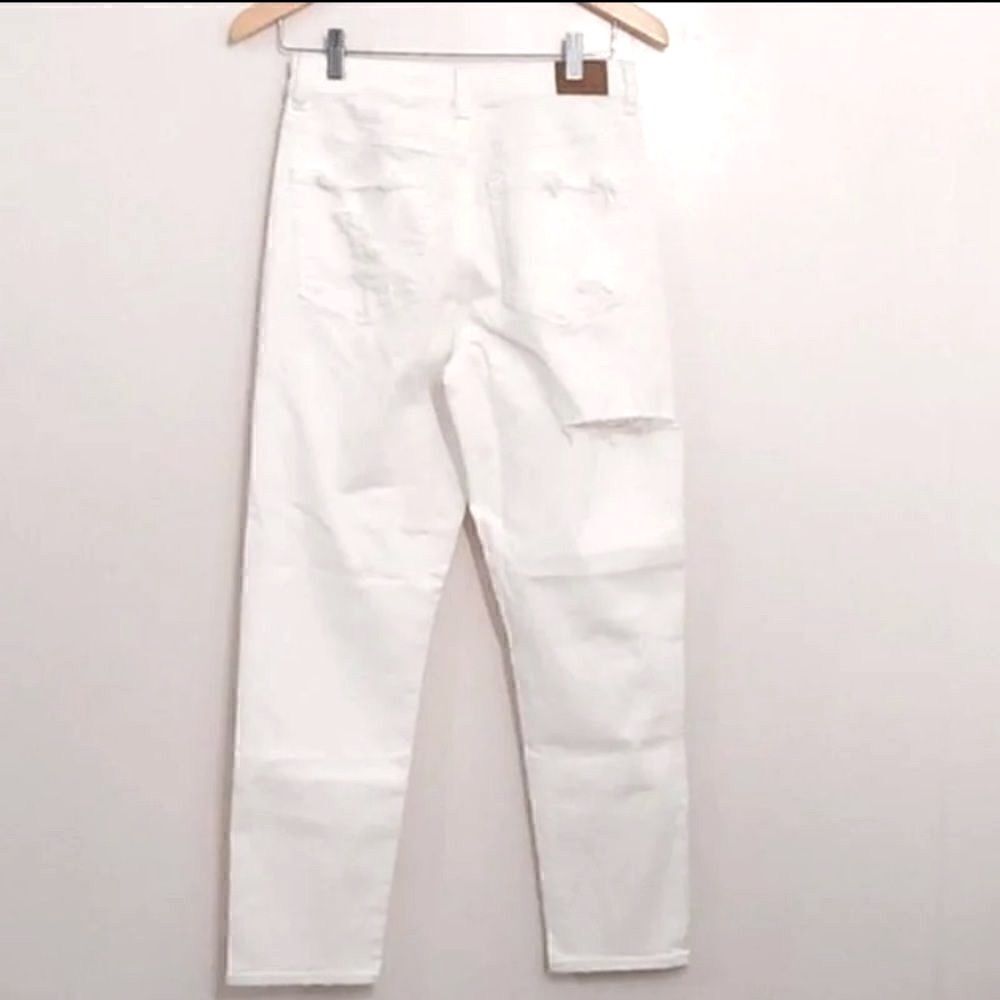 American Eagle White Ripped Mom Jeans Size 8 or W29 Short - Picture 5 of 9